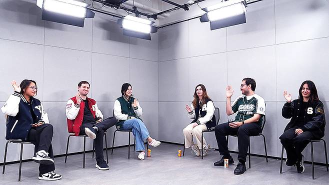 International students wear gwajam at an interview with JoongAng Ilbo in 2024. [JOONGANG ILBO]