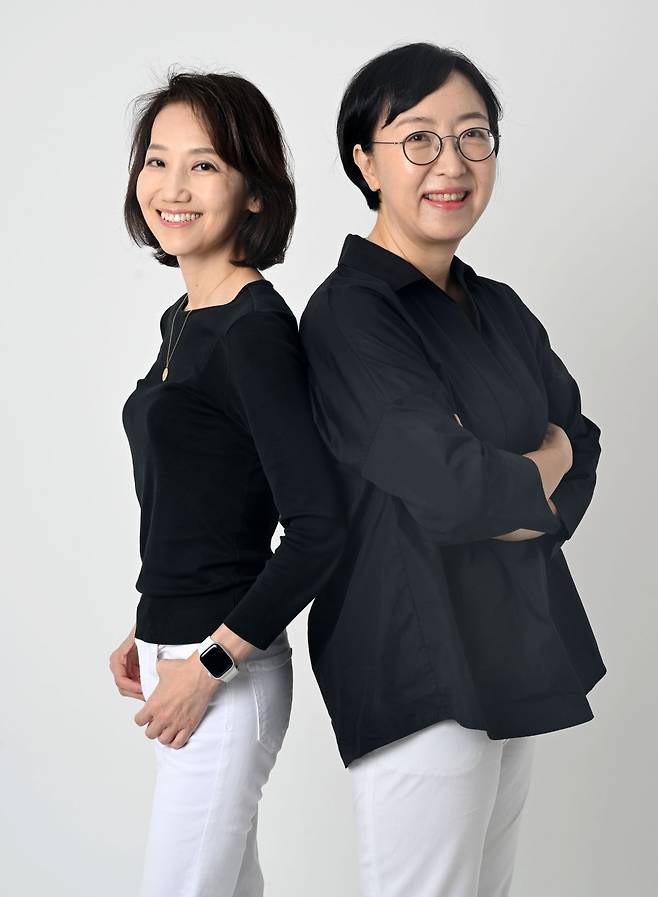 연세대학교 재학 시절 만나 30년 넘게 인연을 이어오고 있는 김지윤(왼쪽)과 전은환(오른쪽)을 서울 영등포구 국민일보에서 만났다. 이한형 기자