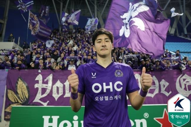 Photo = Professional Football Federation