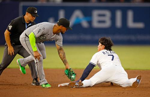 김하성은 22일(한국시간) 화이트삭스와 경기 도중 허리를 다쳤다. 사진= Getty Images/AFP= 연합뉴스 제공