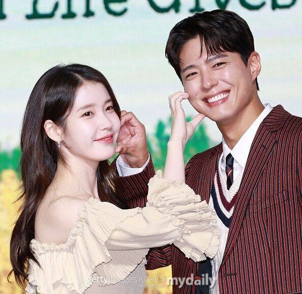 가수 겸 배우 아이유(왼쪽), 배우 박보검 / 게티이미지코리아