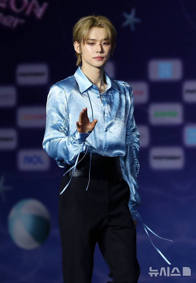 [고양=뉴시스] 김혜진 기자 = 그룹 투모로우바이투게더 연준이 26일 오후 경기 고양 일산서구 킨텍스에서 열린 2025 SBS 가요대전 써머(Summer) 블루카펫에서 포즈를 취하고 있다. 이날 블루카펫 행사에는 유스피어, 비:퍼스트, 아홉, 올데이 프로젝트, 싸이커스, 이즈나, 미야오, 폴킴, NCT WISH, 엔믹스, 잔나비, 아이브, 엔시티 127, 있지가 참석했다. 2025.07.26. jini@newsis.com