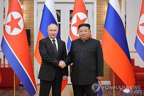 푸틴 대통령과 김정은 위원장 (평양 조선중앙통신=연합뉴스) 김정은 북한 국무위원장과 블라디미르 푸틴 러시아 대통령이 지난 19일 금수산영빈관에서 회담이 진행됐다고 조선중앙통신이 20일 보도했다. 2024.6.20