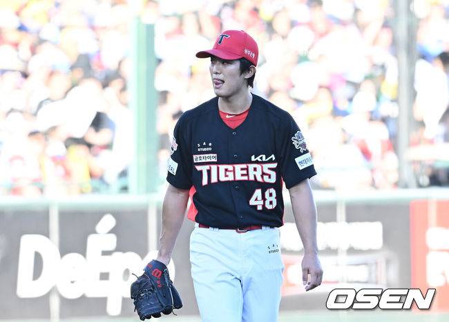 [OSEN=부산, 이석우 기자] 26일 부산 사직야구장에서 2025 신한 SOL 뱅크 KBO 리그 롯데 자이언츠와 KIA 타이거즈의 경기가 열렸다. 홈팀 롯데는 이민석이, 방문팀 KIA는 이의리가 선발 출전했다.KIA 타이거즈 이의리가 1회말 2실점 후 아쉬워하고 있다. 2025.07.26 / foto0307@osen.co.kr