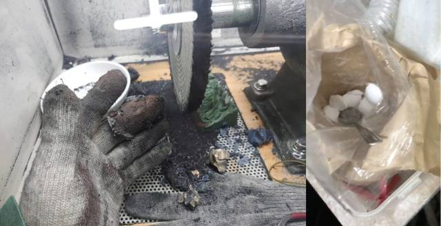 ▲ 새카매진 주얼리 세공 노동자의 장갑(왼쪽)과 공장 내 쓰레기통에 방치된 청산가리 덩어리(오른쪽). ⓒ금속노조 동부지역지회
