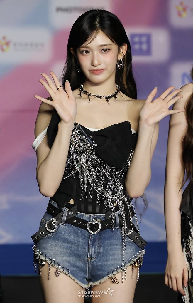 아이브 이서 '깜찍한 손인사'[★포토]