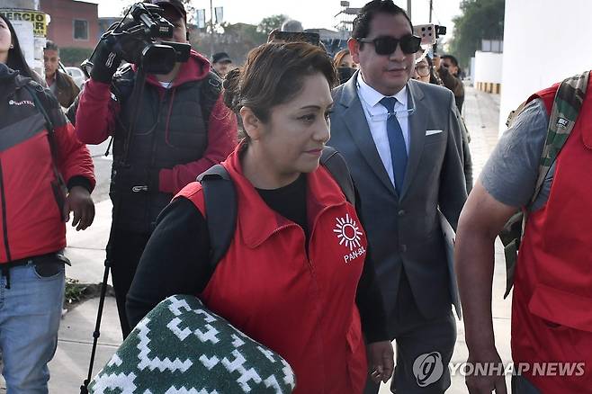 24일(현지시간) 검찰청사로 향하는 볼리비아 국민행동당 대표 [코차밤바 EPA=연합뉴스. 재판매 및 DB 금지]