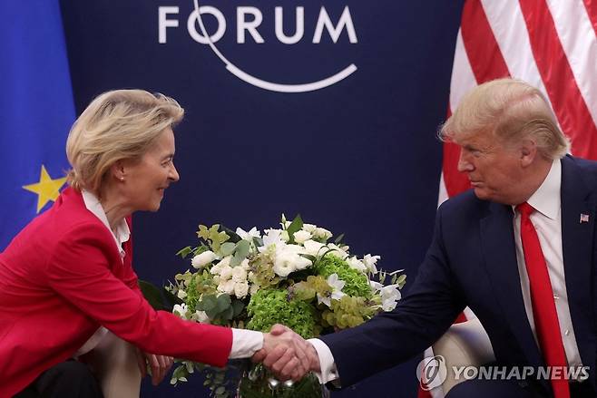2020년 다보스포럼에서 만난 EU-미 정상 [로이터 연합뉴스 자료사진. 재판매 및 DB 금지]