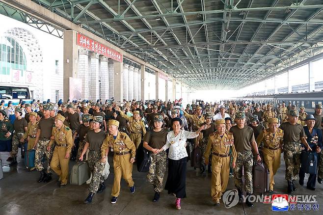 북한 전승절 72주년 경축행사 참가자들 평양 도착 (평양 조선중앙통신=연합뉴스) 북한의 전승절(7월 27일) 72주년 경축행사 참가자들이 지난 25일 평양에 도착했다고 조선중앙통신이 26일 보도했다. 2025.7.26 
    [국내에서만 사용가능. 재배포 금지. For Use Only in the Republic of Korea. No Redistribution] nkphoto@yna.co.kr