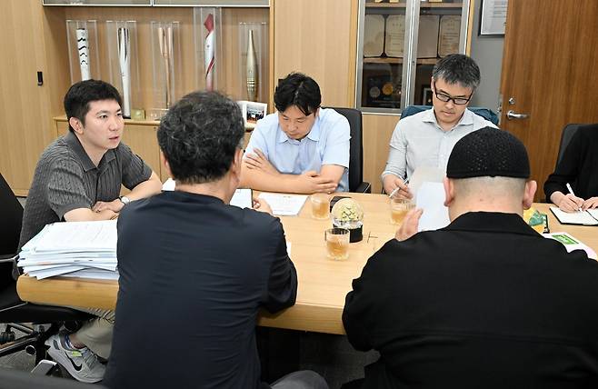 운동선수 학부모연대와 간담회 가진 유승민 대한체육회장(맨 왼쪽) [대한체육회 제공. 재판매 및 DB 금지]