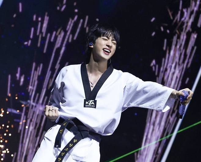 사진 = 진 인스타그램