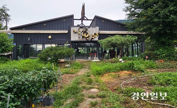 팔당상수원보호구역 규제에 따른 단속으로 영업을 중단한 남양주시 조안면의 한 장어집. 지금은 농업용 자재창고로 활용중이다. 2025.7.15 /이종우기자 ljw@kyeongin.com