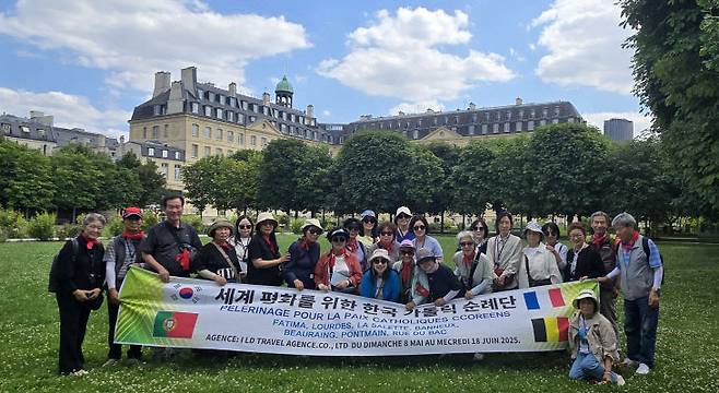 프랑스 파리 외방전교회에서 순례자들