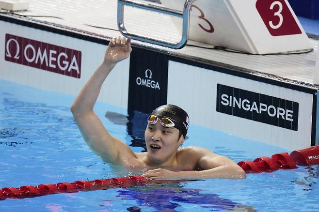 김우민이 세계수영선수권대회 남자 400m 결승에서 3위를 차지한 뒤 기뻐하고 있다. 사진=AP PHOTO