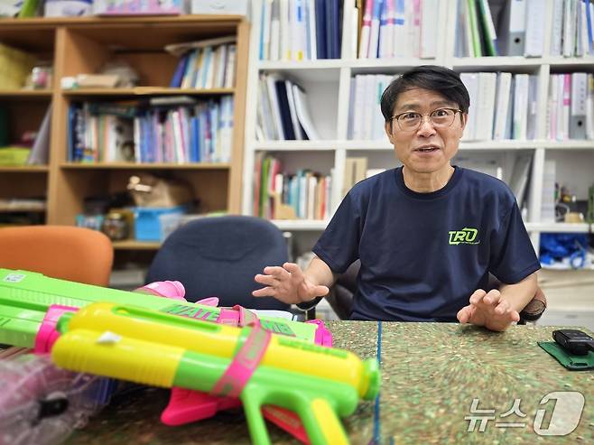 박준성 사단법인 트루 사무총장이 26일 뉴스1에게 재활용 방안에 대해 설명하고 있다. ⓒ 뉴스1 황덕현 기자