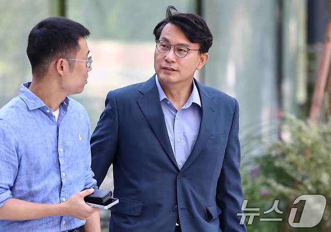 공천 개입 의혹을 받는 윤상현 국민의힘 의원이 27일 서울 종로구에 마련된 김건희 특검팀(특별검사 민중기) 사무실로 조사를 받기 위해 출석하고 있다. 2025.7.27/뉴스1 ⓒ News1 김도우 기자