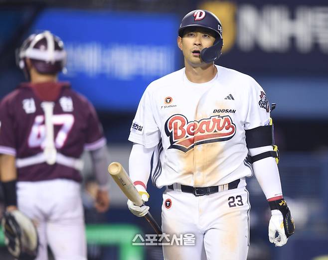 두산 강승호가 서울 잠실야구장에서 열린 2025 KBO 리그 키움과 경기 7회말 2사2루 삼진아웃을 당한 후 아쉬워하고 있다. 잠실 | 최승섭기자 thunder@sportsseoul.com