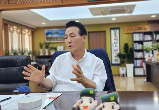 백성현 논산시장이 민선 8기 취임 3주년을 맞아 지난 25일 화요저널리스트클럽과 간담회를 갖고 그동안의 주요 성과와 향후 정책 방향을 진솔하게 밝혔다. 정종만 기자
