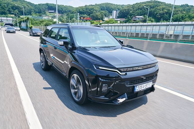 액티언 하이브리드 주행 모습. KG모빌리티 제공