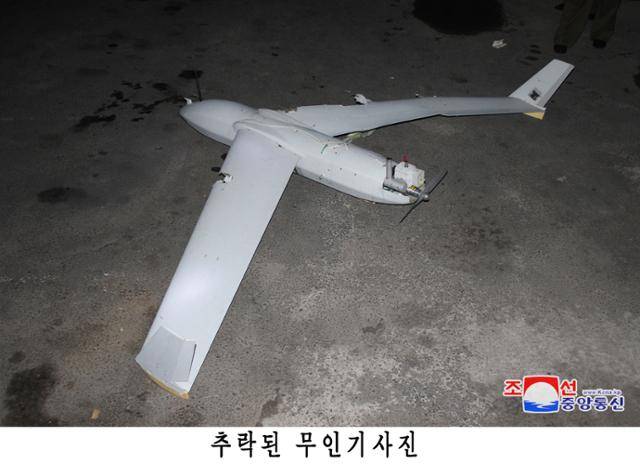 북한이 평양에서 한국군에서 운용하는 드론과 동일 기종의 무인기 잔해를 발견했다고 주장하며 공개한 사진. 연합뉴스