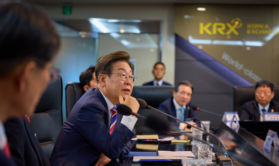 지난달 11일 한국거래소를 찾은 이재명 대통령