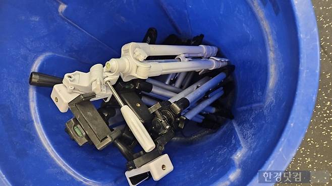 박 씨가 다니는 한 크로스핏장에 SNS 콘텐츠 촬영을 위한 삼각대가 십수 개 비치된 모습. /사진=이민형 기자