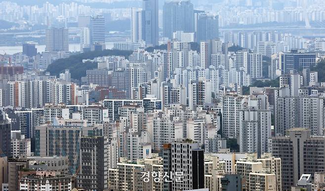 지난달 29일 서울 남산 간이전망대에서 바라 마포구 일대의 아파트 단지. 서성일 선임기자