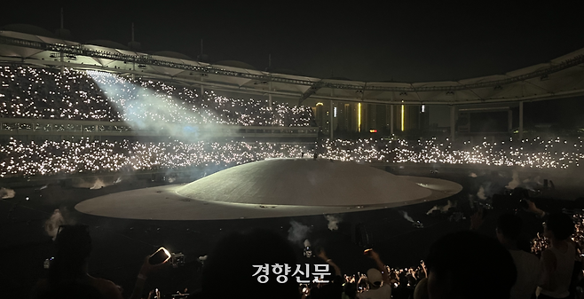 26일 인천 문학경기장 주경기장에서 열린 <예(YE) 라이브 인 코리아> 공연 현장. 서현희 기자