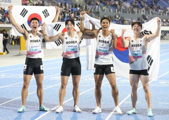 '금빛 미소'. 사진[연합뉴스]