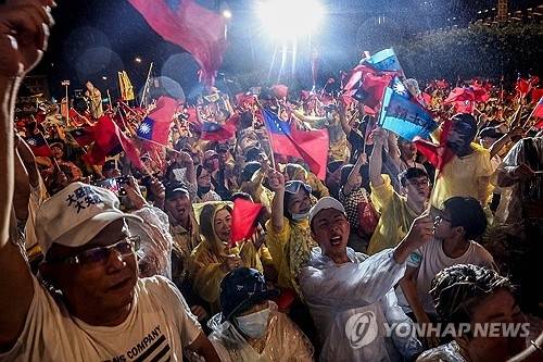 대만 야당의원 파면투표 전날 파면안에 반대하는 국민당 지지자들의 집회 모습. [AFP 연합뉴스]