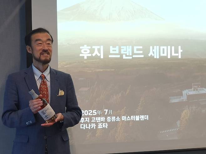 지난 25일 서울 서초구 사옥에서 만난 다나카 조타 고텐바 증류소 마스터 블렌더. [이효석 기자]