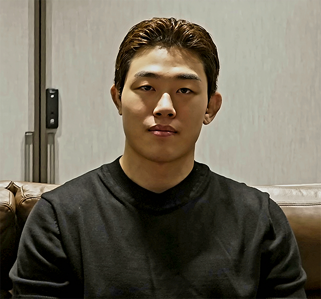 오호택이 2024년 9월 대한민국 종합격투기 단체 블랙컴뱃 우수 인재 영입 콘텐츠 ‘블랙리스트’ 2차 합격자 발표 촬영 카메라를 바라보고 있다. 사진=이데아 파라곤