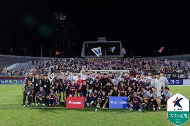 Photo = Professional Football Federation