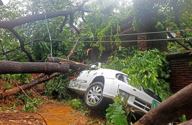 2011년 7월27일 서울 서초구 우면산 일대에 산사태가 발생해 66명의 사상자가 발생하고 약 400여명이 대피했다. 사진은 2011년 7월27일 우면산 산사태 피해를 입은 서울 서초구 방배동 남태령마을의 모습. /사진=머니투데이
