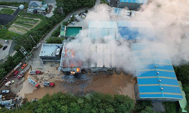 겅주 외동읍 폐기물 재활용 업체 불. 경북소방본부 제공