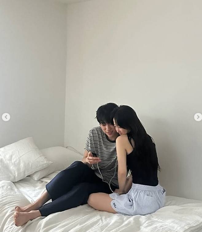 박보영과 박진영의 커플 사진이 또 한번 공개됐다. 박보영 인스타그램 캡처