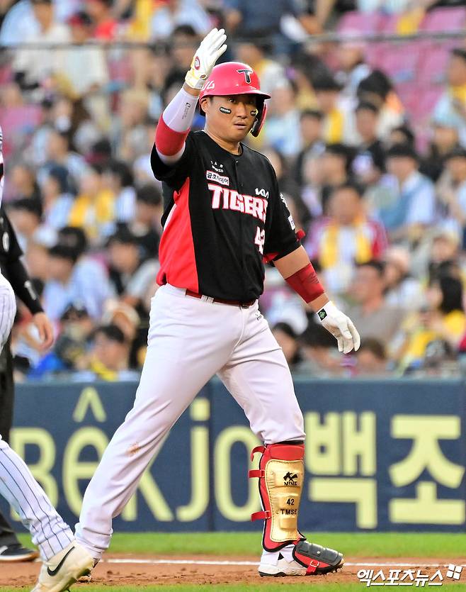 KIA 타이거즈 포수 김태군이 27일 부산 사직야구장에서 열린 2025 신한 SOL Bank KBO리그 롯데 자이언츠와의 팀 간 12차전에서 3회초 솔로 홈런을 기록했다. 사진 엑스포츠뉴스 DB