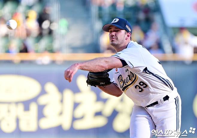 27일 오후 서울 송파구 잠실야구장에서 열린 '2025 신한 SOL Bank KBO리그' LG 트윈스와 두산 베어스의 경기, 1회초 두산 선발투수 잭 로그가 공을 힘차게 던지고 있다. 잠실, 김한준 기자