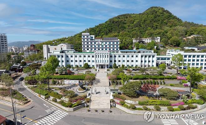 강원특별자치도청 청사 전경(봄 여름) [강원도 제공]
