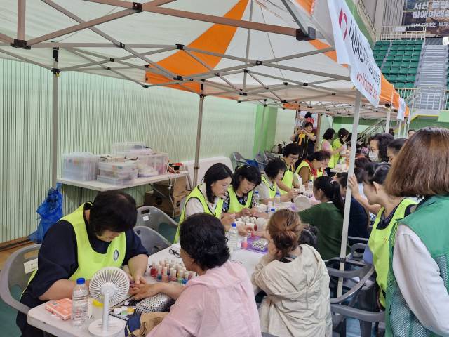 충남 서산시가 지난 27일 서산시민체육관에서 거주 외국인과 다문화가족 대상을 위한 찾아가는 맞춤형 의료서비스 '2025 사랑의 의료봉사'를 성황리에 개최했다.