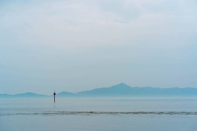 투명한 수채화 같은 볼음도 바다.