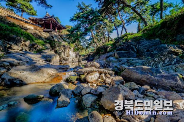 영주시 풍기읍 금선계곡에 자리한 정자 '금선정'. 기암괴석과 노송이 어우러진 계곡 풍경 속에서 옛 선비들이 풍류를 즐기던 공간으로, 지금도 조용한 자연 속 사색과 휴식을 즐기기에 제격이다.