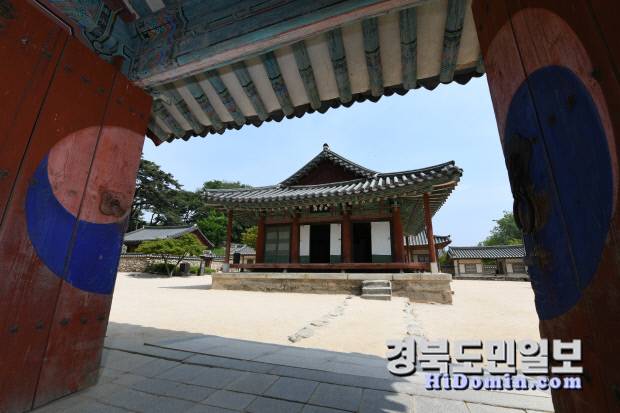 우리나라 최초의 서원인 영주 소수서원 내 백운동. 퇴계 이황이 극찬한 수려한 풍광 속에 자리한 이곳은 자연과 인공의 조화가 빼어난 공간으로, 조선 선비정신의 원형을 간직하고 있다.