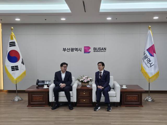 앞서 지난 25일 같은 당 조경태(사하을) 의원도 부산시청을 방문해 박 시장과 만났다. 각 의원실 제공