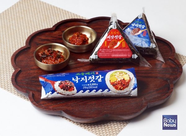 반찬단지 신제품 고들빼기낙지젓갈 김밥과 삼각김밥, 오징어씨앗젓갈 삼각김밥. ⓒ(주)반찬단지