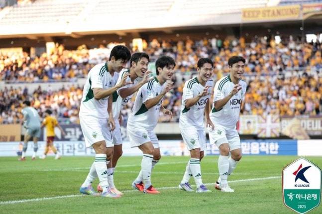 Jeonbuk Hyundai players