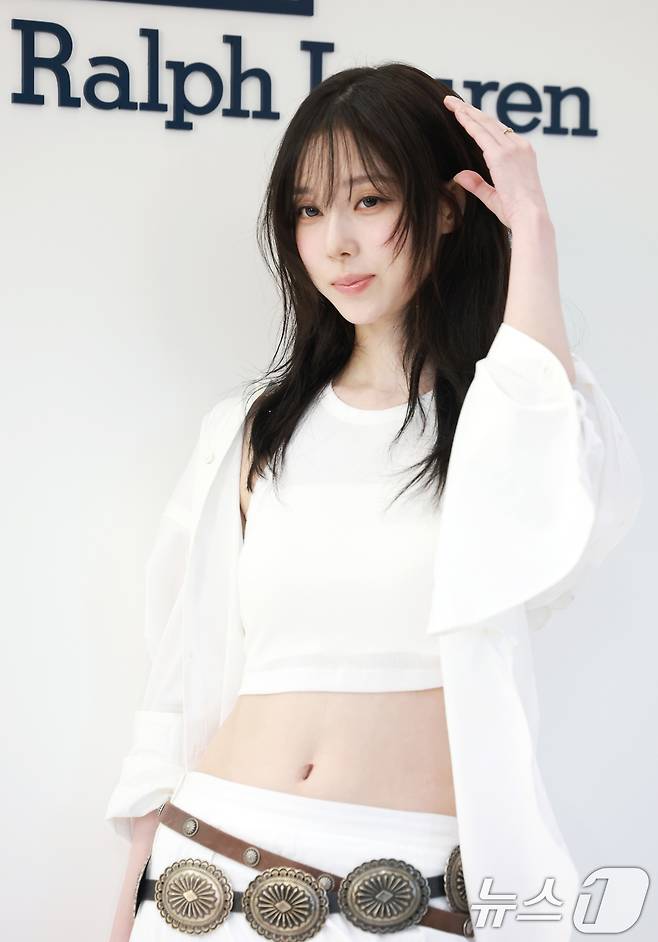 에스파 윈터가 28일 오전 경기도 성남시 분당구 현대백화점 판교점에서 열린 폴로 랄프 로렌 '폴로 플레이 백' 팝업스토어 오픈 행사에 참석해 매력을 발산하고 있다. ⓒ News1 권현진 기자