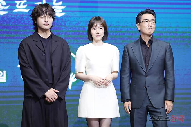 디즈니+ 오리지널 시리즈 '파인: 촌뜨기들' 제작발표회에 참석한 배우 양세종, 임수정, 류승룡. 25.7.8 ⓒ이혜영 기자 lhy@hankooki.com