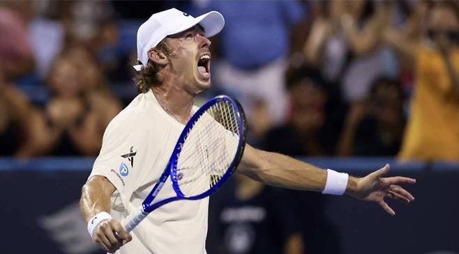 우승 확정 뒤 포효하는 알렉스 드미노. 사진/ATP 투어