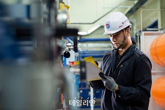 한국가스안전공사 수소용품검사인증센터에서 직원들이 시험을 진행하고 있다.ⓒ가스안전공사